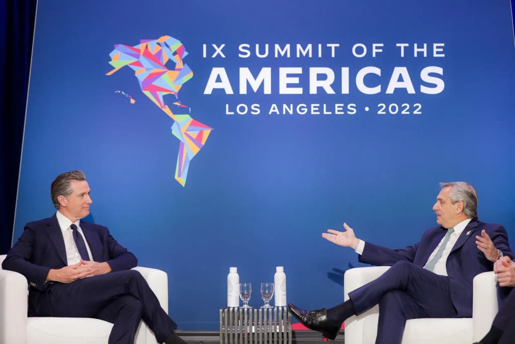 President Alberto Fernández held a meeting this afternoon with the Governor of California, Gavin Newsom, president of the host State of the IX Summit of the Ame