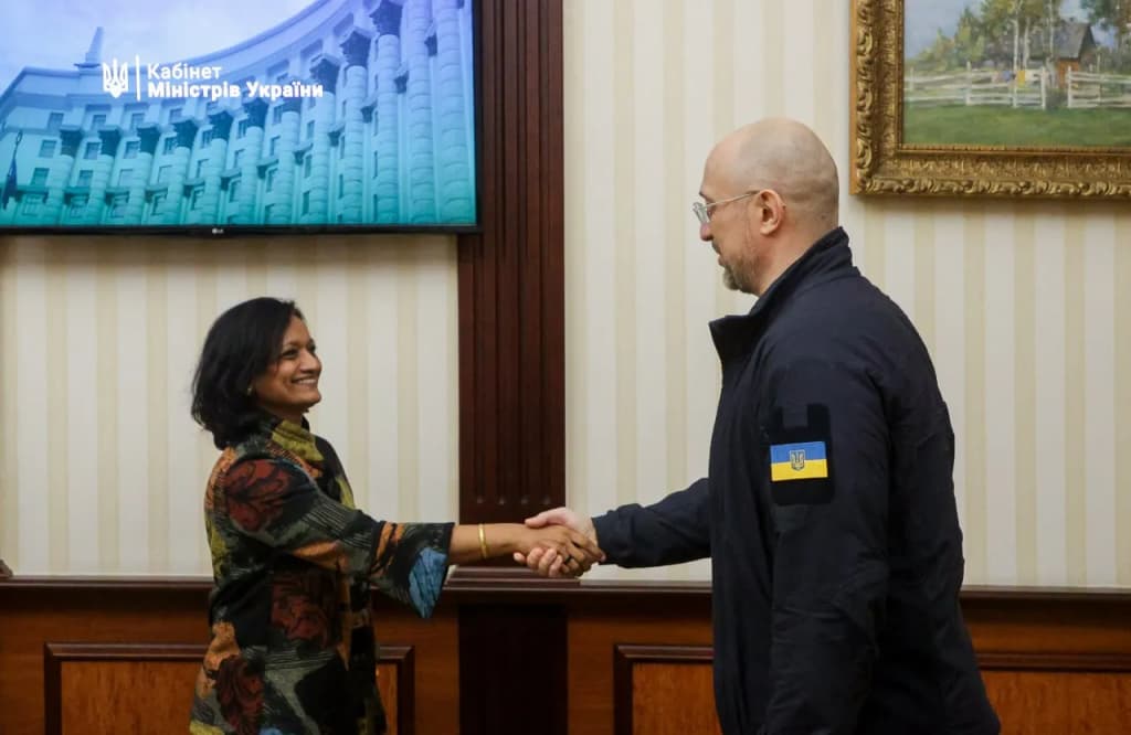 Prime Minister met with the team of the International Monetary Fund. Uma Ramakrishnan shaking hands with Denys Shmyhal.