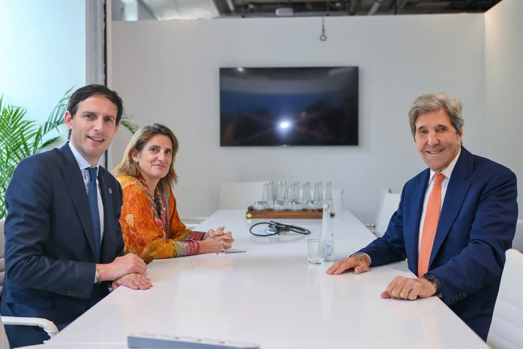 John Kerry, on the right, Teresa Ribera, in the middle and Wopke Hoekstra, on the left