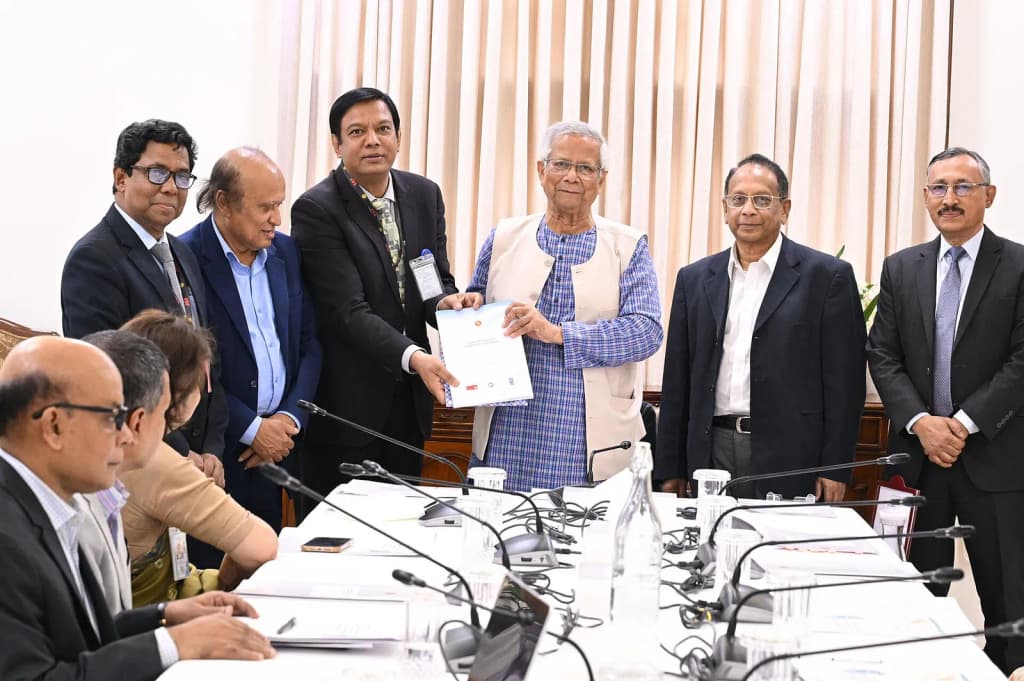 The Governance Innovation Unit (GIU) handed over the 'Report on Activities and Institutional Evaluation of Training Institutions' to Chief Advisor Professor Muh