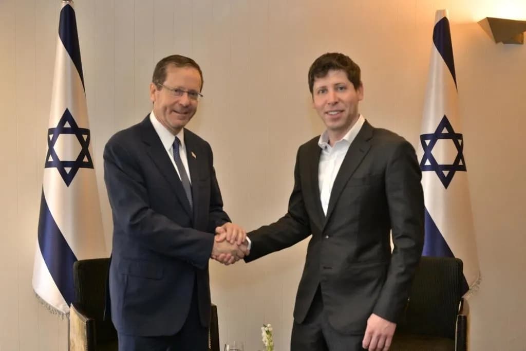 נשיא המדינה יצחק הרצוג , נפגש עם היזם היהודי-אמריקאי, מנכ"ל ושותף מייסד של חברת OpenAI , סם אלטמן המבקר ב ישראל . עוד השתתפו בפגישה: שותף מייסד בחברה והמדען הרא