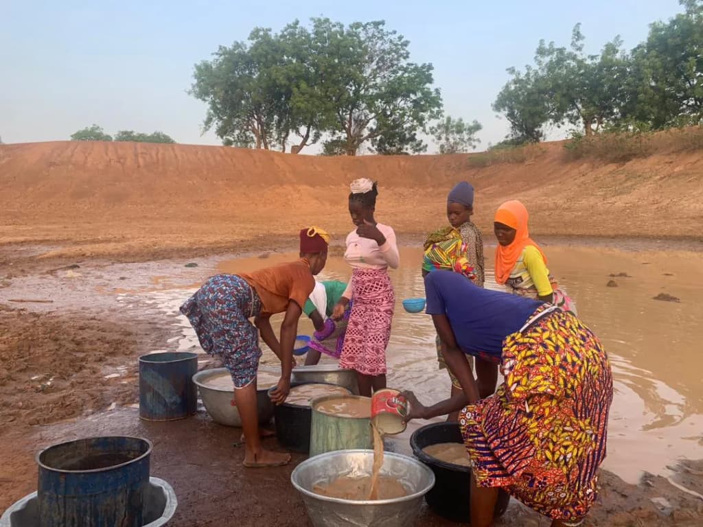 Women fetching unsedimented water