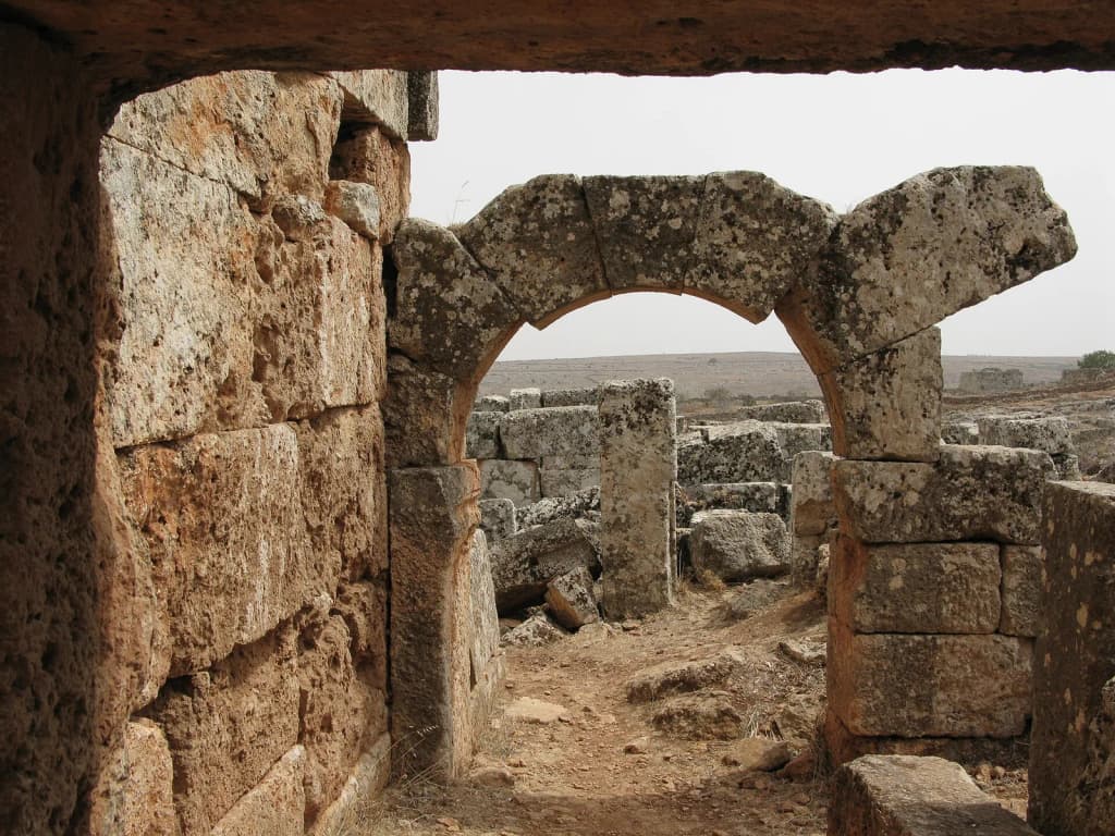 The ancient villages of the Dead Cities illustrate the transition from the ancient pagan world of the Roman Empire to Byzantine Christianity. Serjilla, Idlib, S