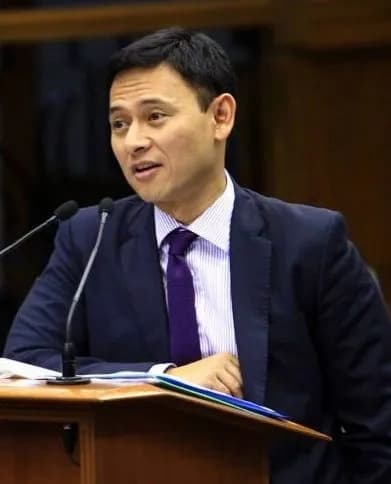 Sonny Angara delivering his privilege speech at the 17th Congress.