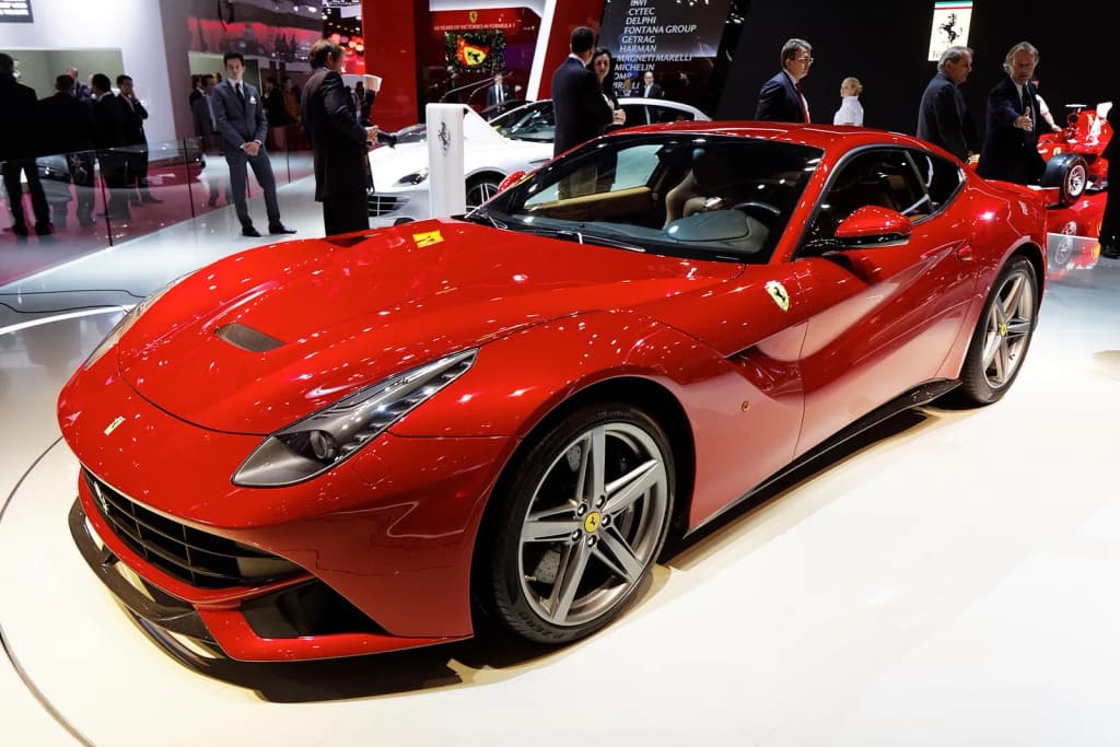 Une Ferrari F12 Berlinetta présentée lors du Mondial de l'Automobile de Paris 2012.