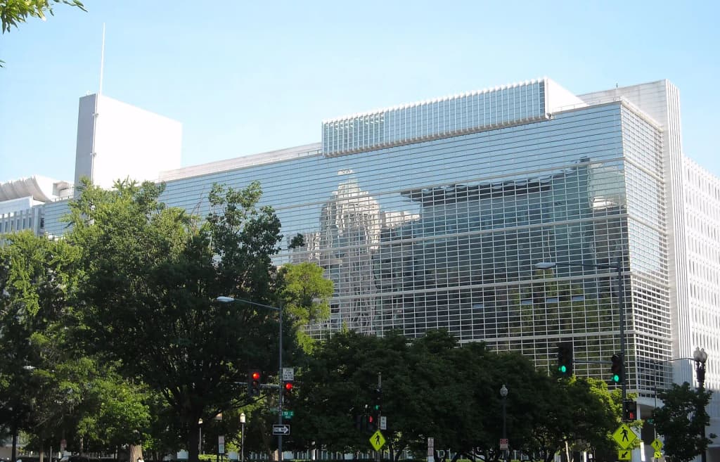 The World Bank Group headquarters buildings in Washington, D.C. Adjacent second building, designed by Kohn Pedersen Fox .
