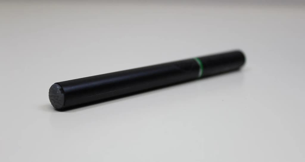 Menthol disposable e-Cig by V2. Please list the photo credit as "Lindsay Fox" and link the credit to ecigarettereviewed .