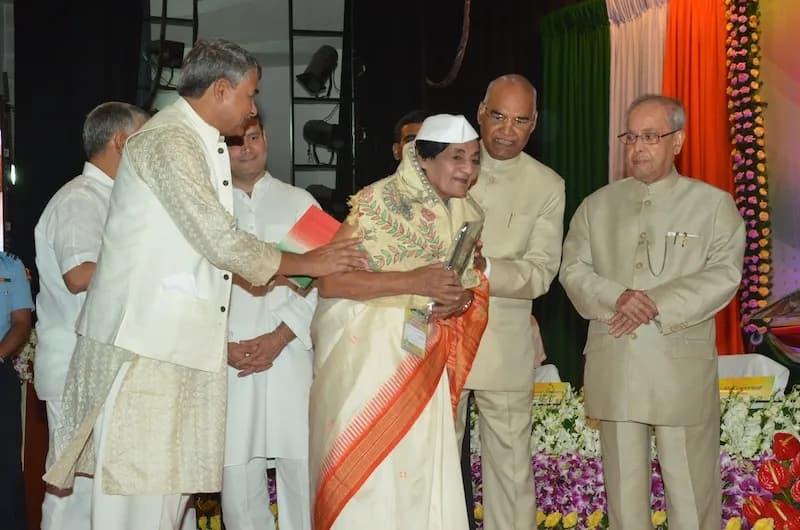 Freedom fighter Lt Bharati 'Asha' Sahay Choudhry of the Rani of Jhansi Regiment was felicitated by President Mukherjee and President Kovind at an event to comme
