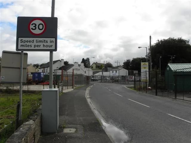 Slowing down signs, Clady