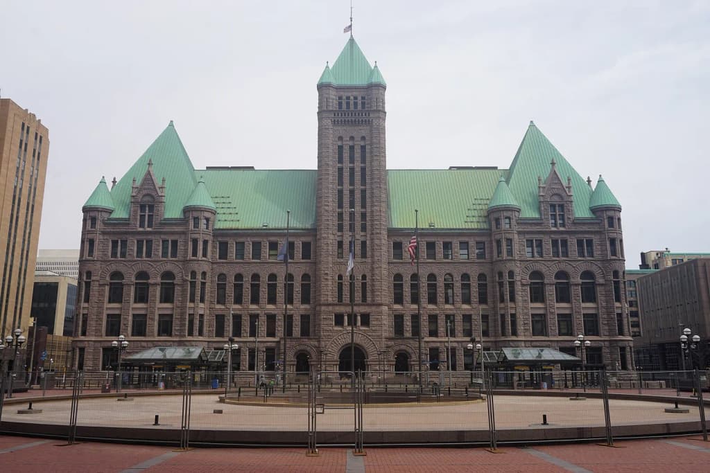 Minneapolis City Hall in Minneapolis , Minnesota ( United States ).